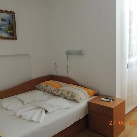 Holiday House 招待所 *