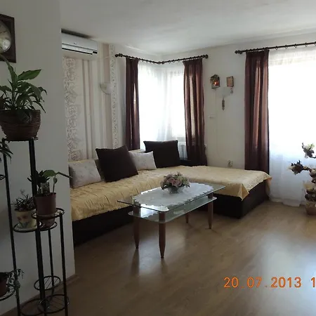 Holiday House 招待所 *