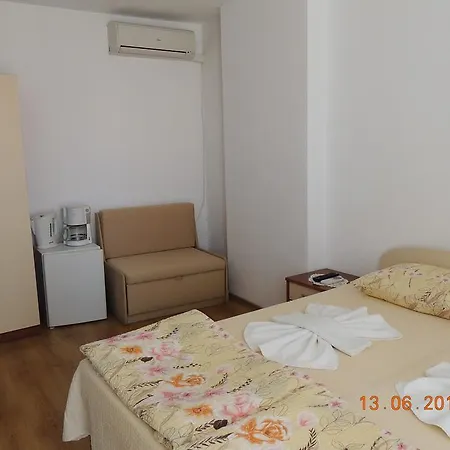 Holiday House 招待所 索佐波尔